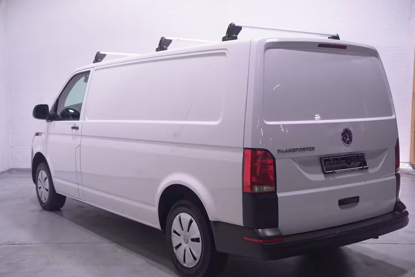 Volkswagen Transporter 2.0 TDI 110 pk L2H1 Airco, 2-Zits, Achterklep Laadruimte Pakket, PDC V+A, Dakdragers