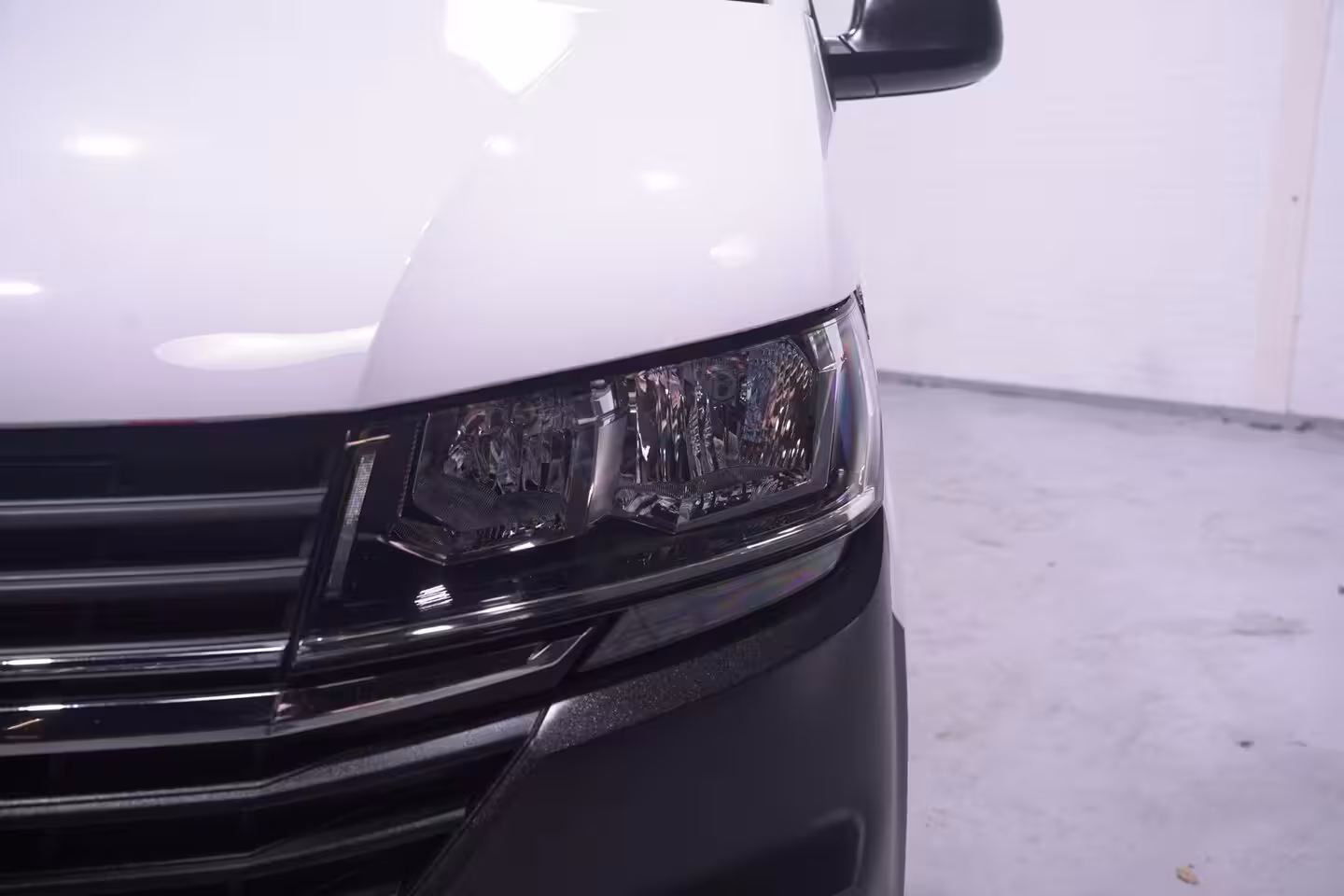 Volkswagen Transporter 2.0 TDI 110 pk L2H1 Airco, 2-Zits, Achterklep Laadruimte Pakket, PDC V+A, Dakdragers