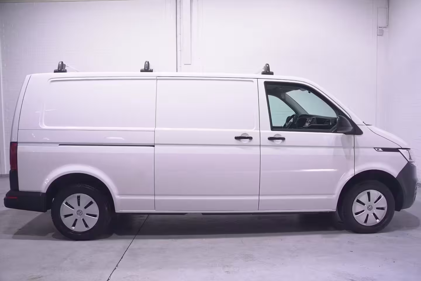 Volkswagen Transporter 2.0 TDI 110 pk L2H1 Airco, 2-Zits, Achterklep Laadruimte Pakket, PDC V+A, Dakdragers