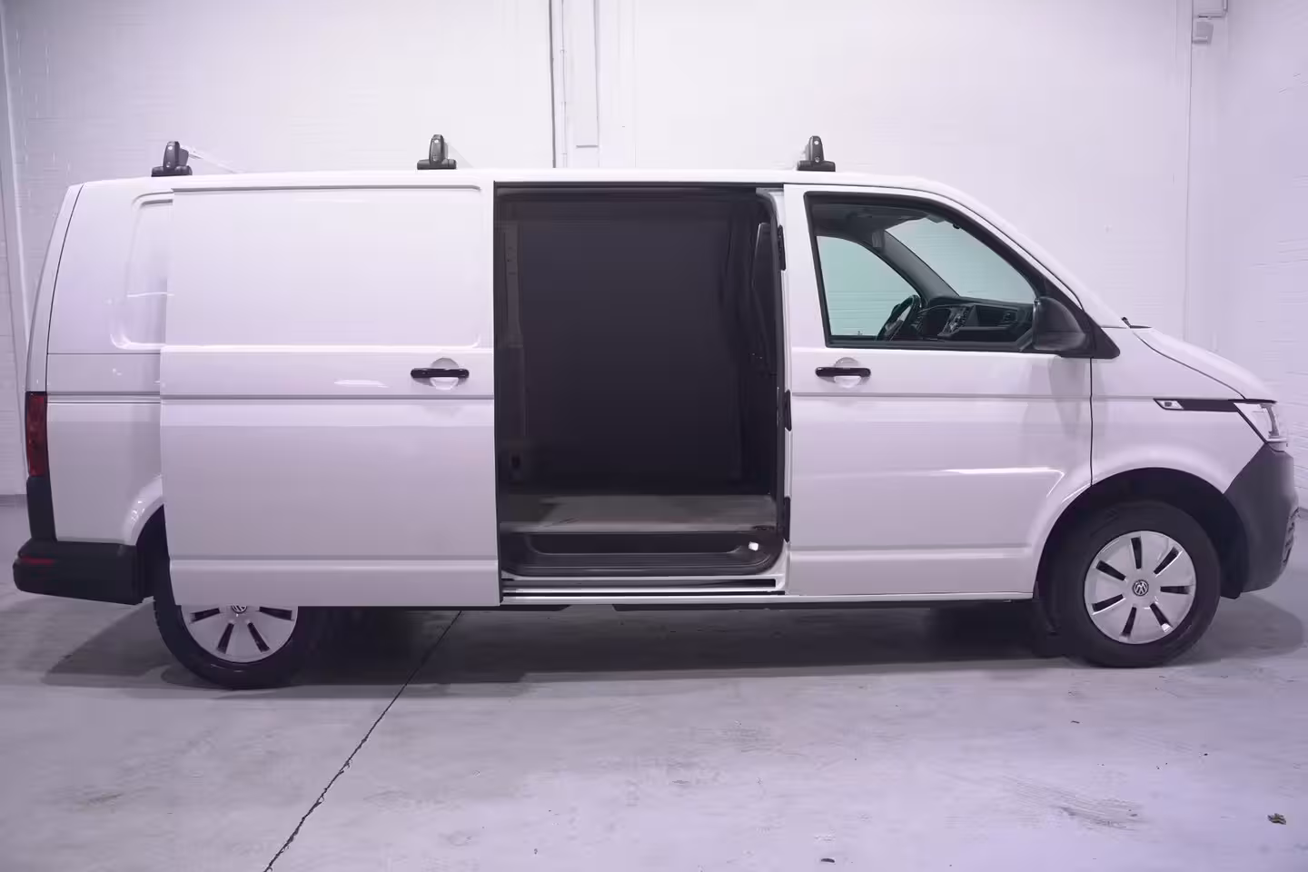 Volkswagen Transporter 2.0 TDI 110 pk L2H1 Airco, 2-Zits, Achterklep Laadruimte Pakket, PDC V+A, Dakdragers