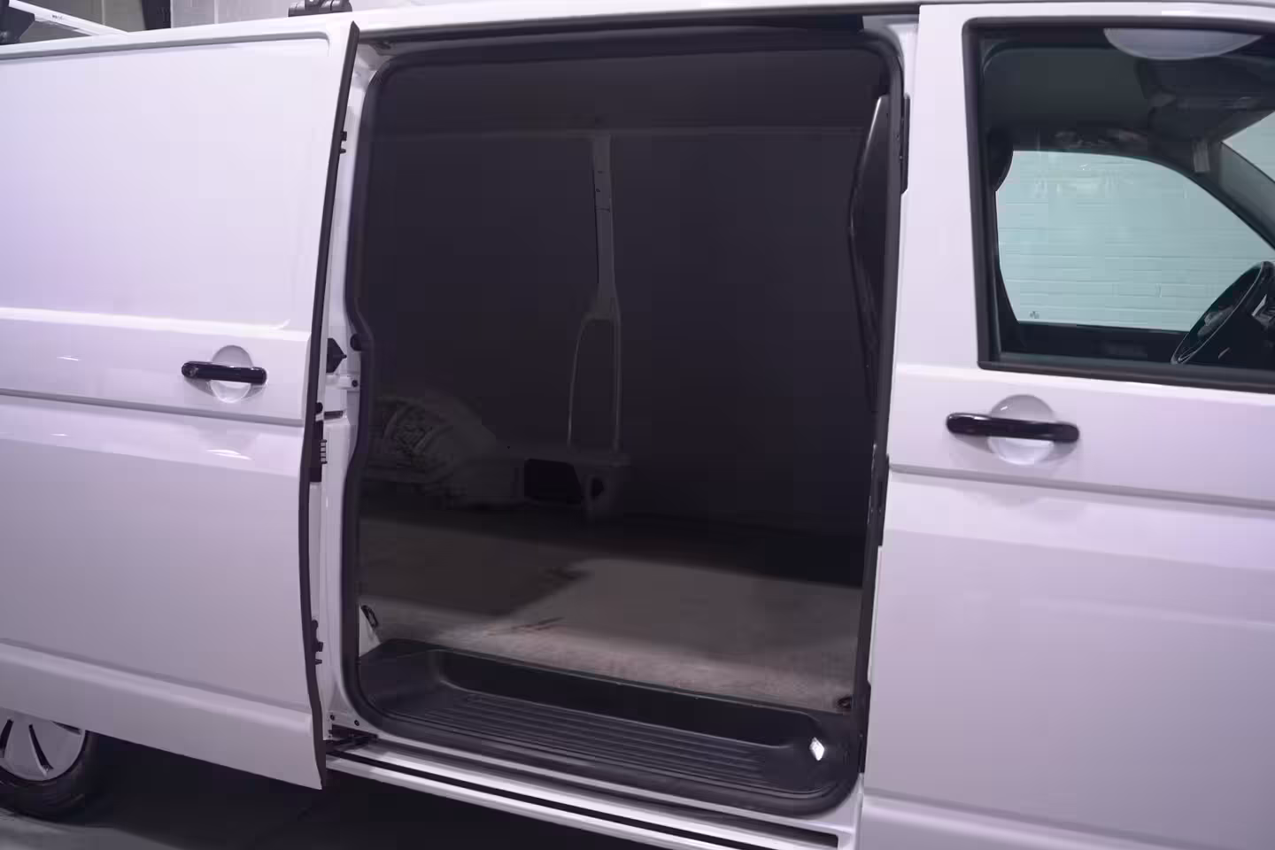 Volkswagen Transporter 2.0 TDI 110 pk L2H1 Airco, 2-Zits, Achterklep Laadruimte Pakket, PDC V+A, Dakdragers