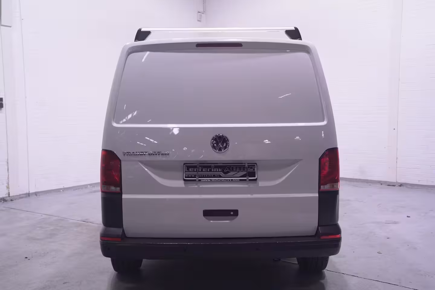 Volkswagen Transporter 2.0 TDI 110 pk L2H1 Airco, 2-Zits, Achterklep Laadruimte Pakket, PDC V+A, Dakdragers