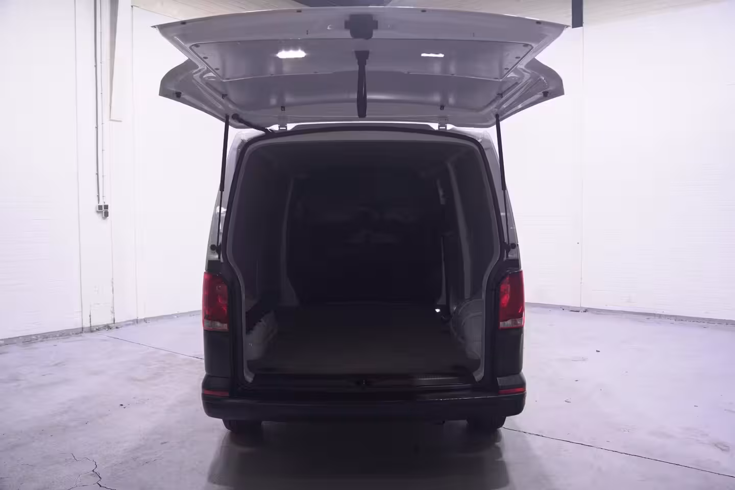 Volkswagen Transporter 2.0 TDI 110 pk L2H1 Airco, 2-Zits, Achterklep Laadruimte Pakket, PDC V+A, Dakdragers