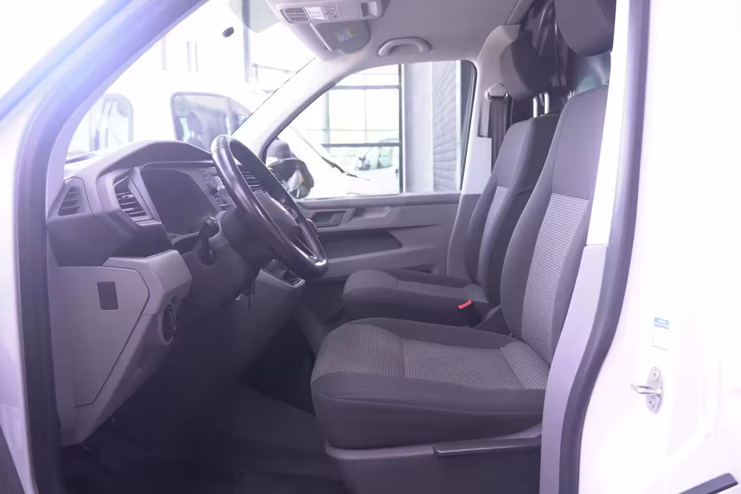 Volkswagen Transporter 2.0 TDI 110 pk L2H1 Airco, 2-Zits, Achterklep Laadruimte Pakket, PDC V+A, Dakdragers