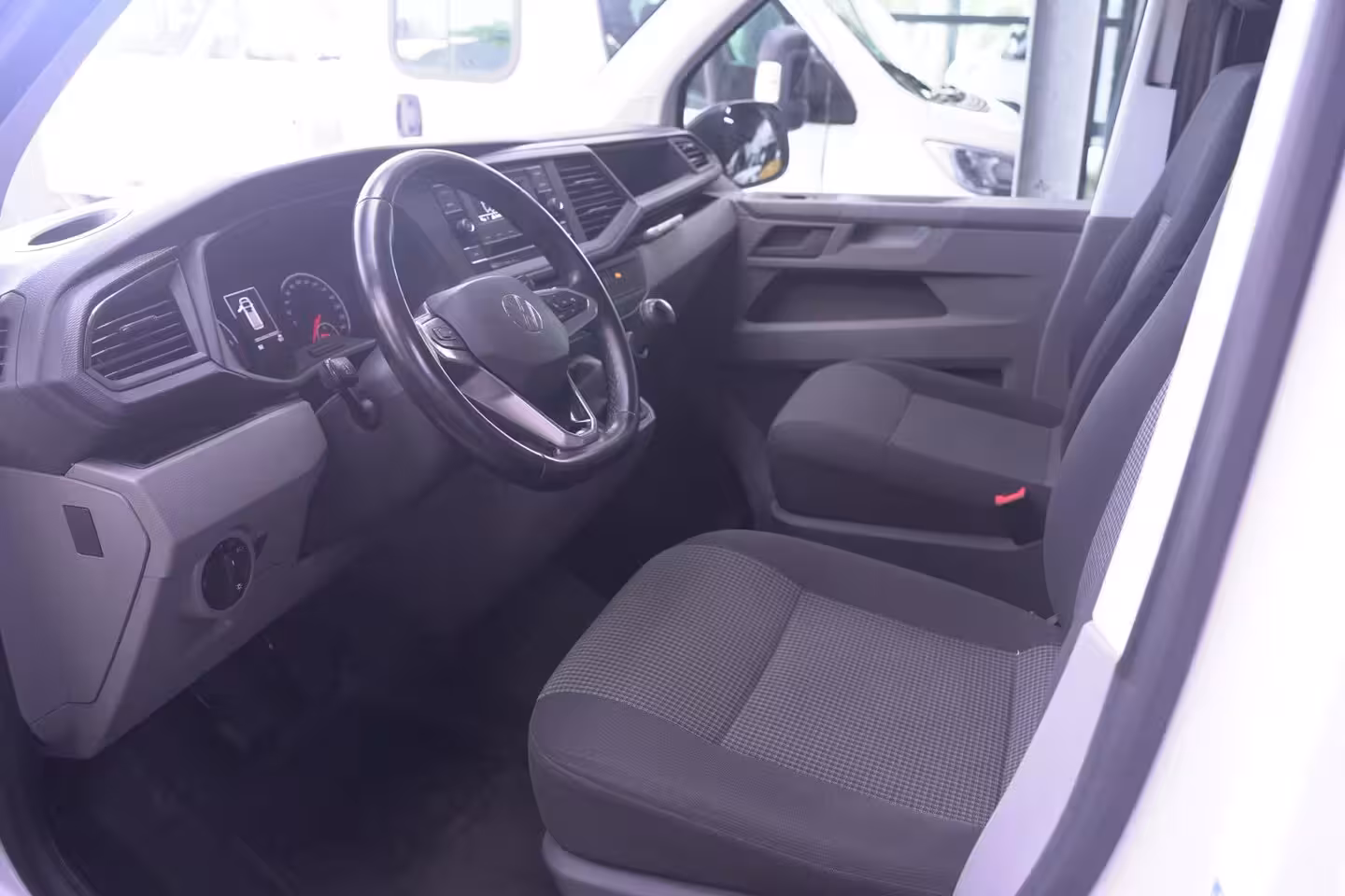 Volkswagen Transporter 2.0 TDI 110 pk L2H1 Airco, 2-Zits, Achterklep Laadruimte Pakket, PDC V+A, Dakdragers