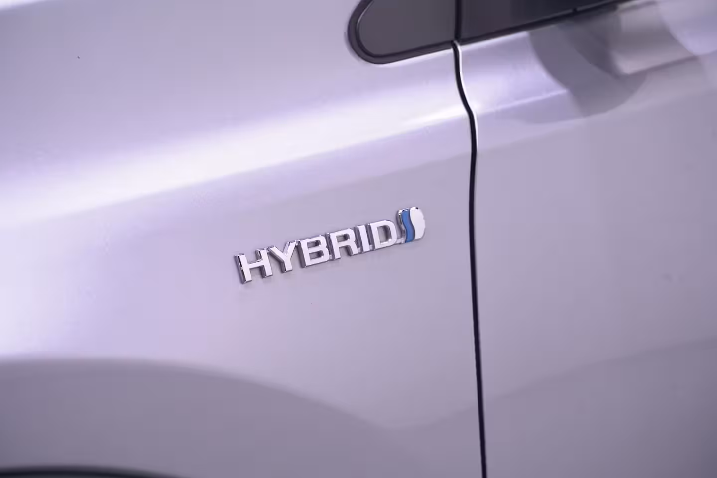 Toyota RAV4 2.5 Hybrid AWD Energy Team-Duitsland navigatie camera 1650kg trekgewicht onderhouds histor