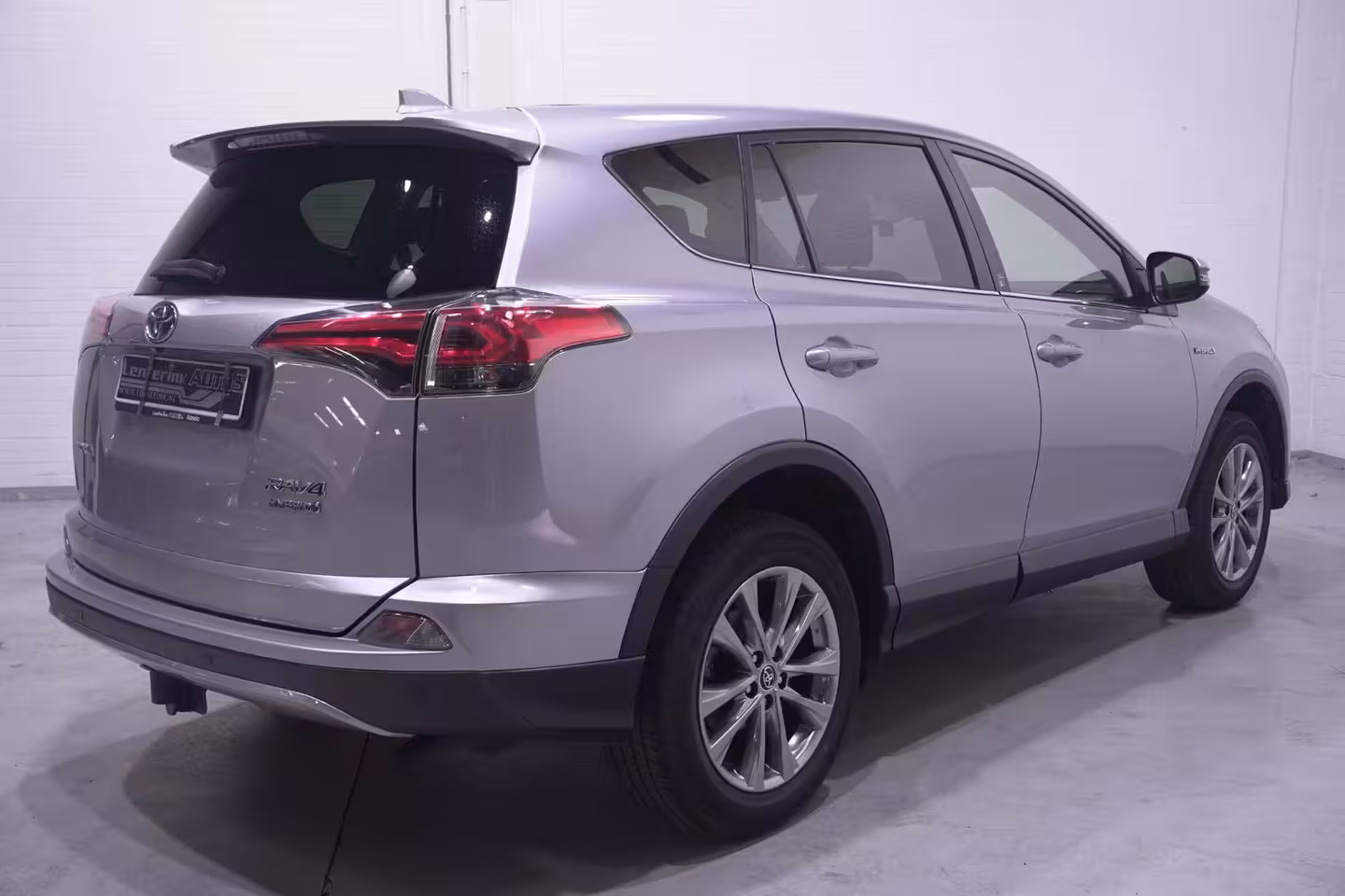 Toyota RAV4 2.5 Hybrid AWD Energy Team-Duitsland navigatie camera 1650kg trekgewicht onderhouds histor