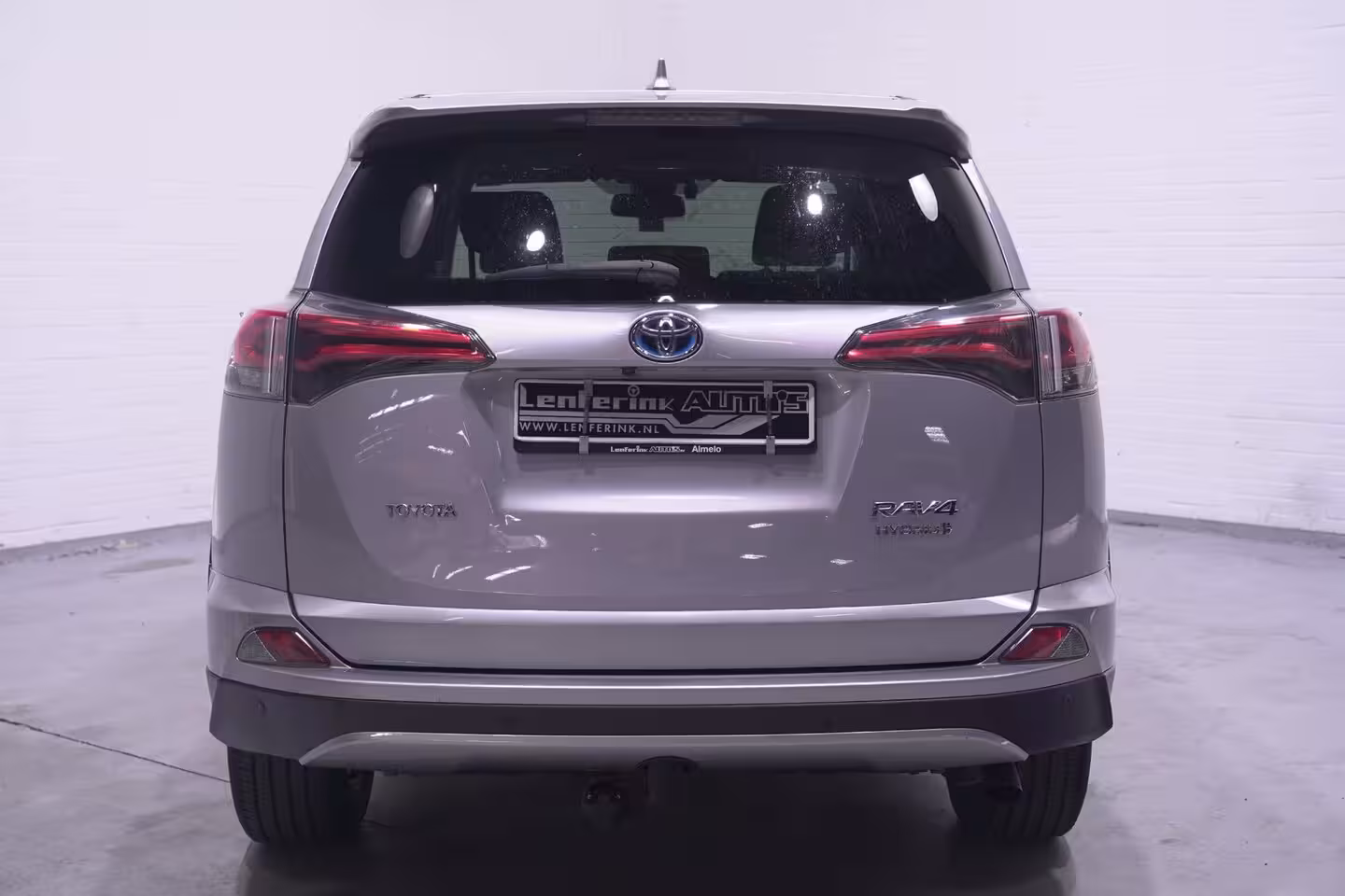 Toyota RAV4 2.5 Hybrid AWD Energy Team-Duitsland navigatie camera 1650kg trekgewicht onderhouds histor
