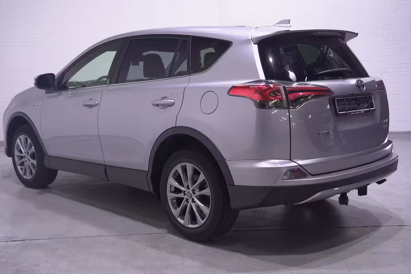 Toyota RAV4 2.5 Hybrid AWD Energy Team-Duitsland navigatie camera 1650kg trekgewicht onderhouds histor