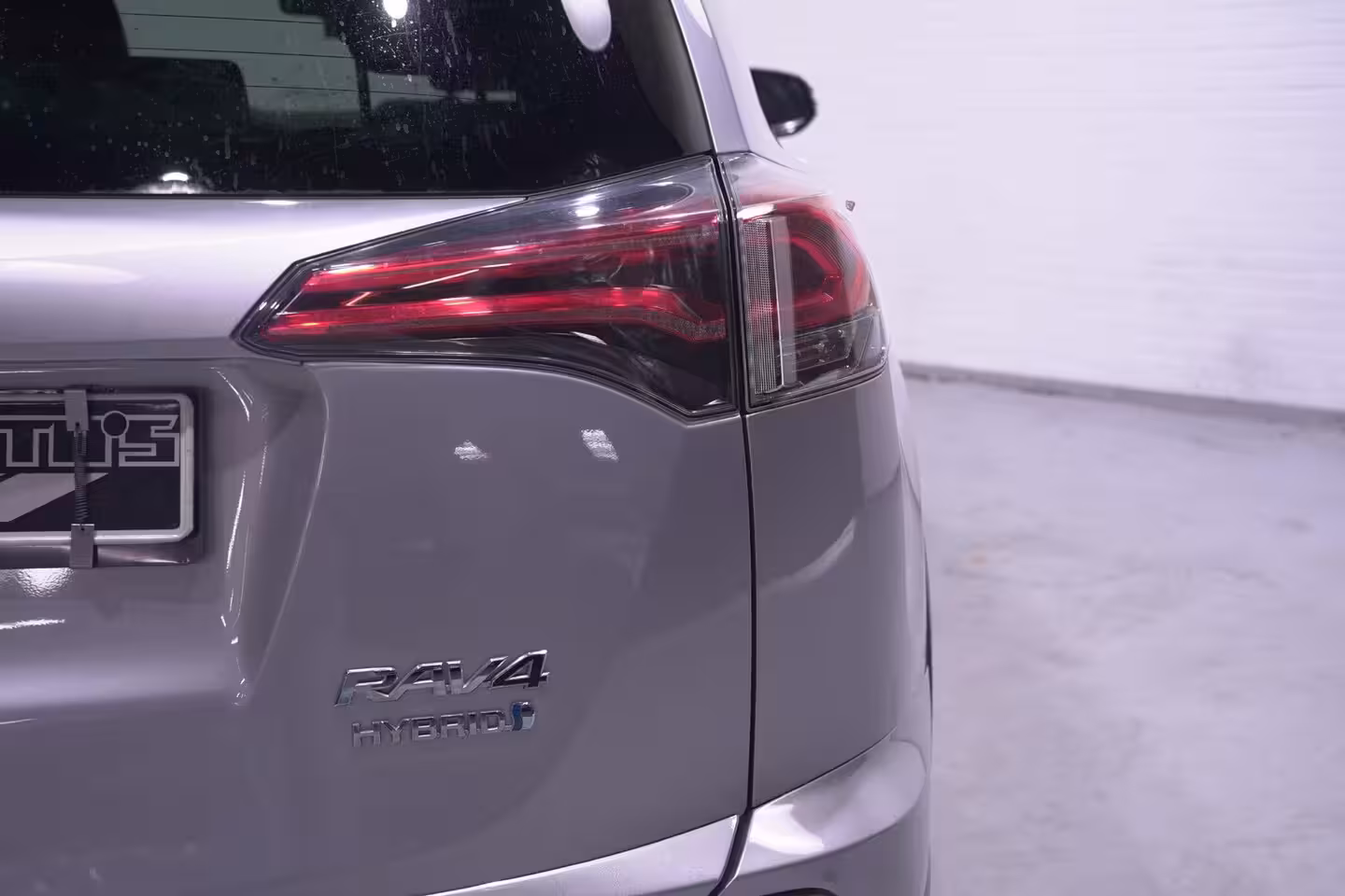 Toyota RAV4 2.5 Hybrid AWD Energy Team-Duitsland navigatie camera 1650kg trekgewicht onderhouds histor