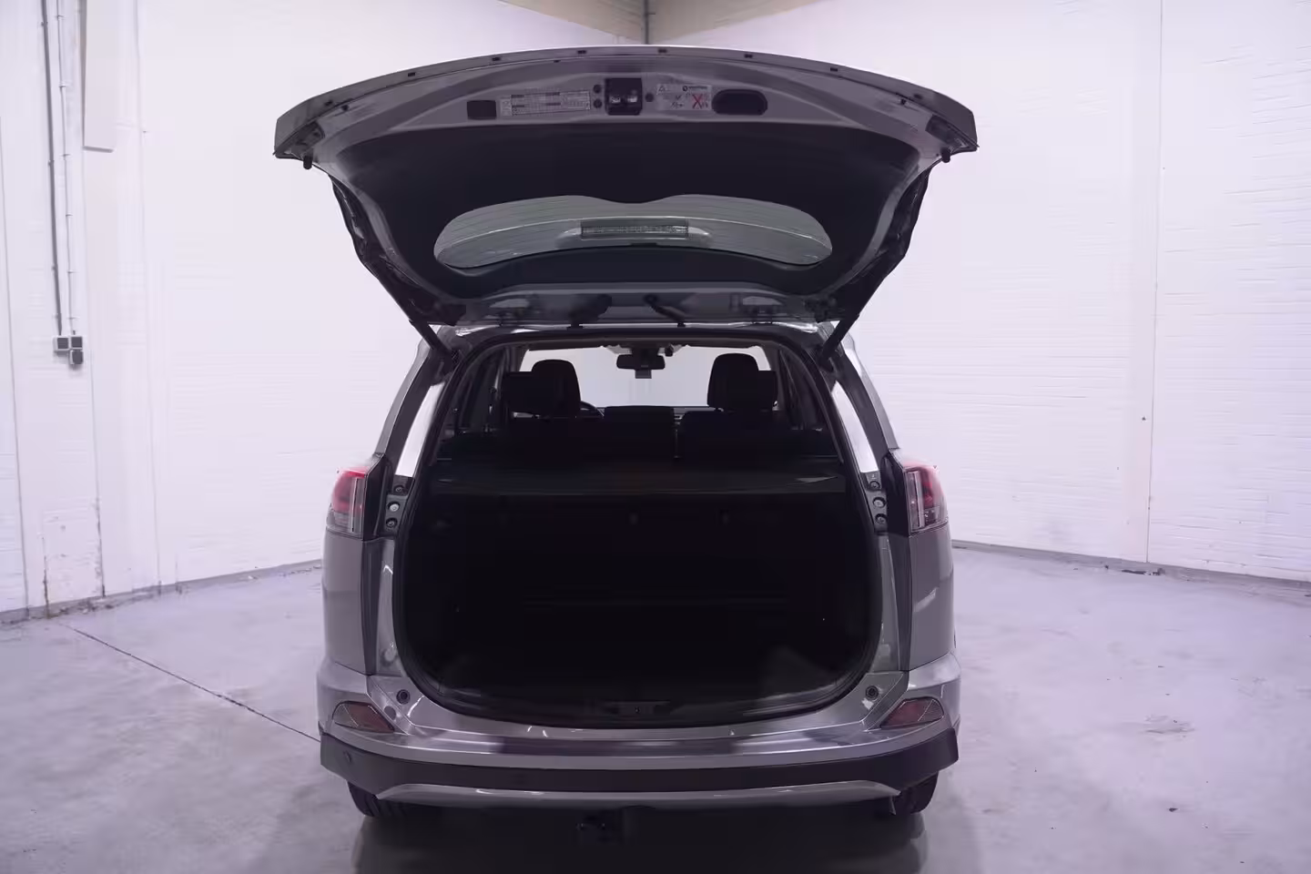 Toyota RAV4 2.5 Hybrid AWD Energy Team-Duitsland navigatie camera 1650kg trekgewicht onderhouds histor