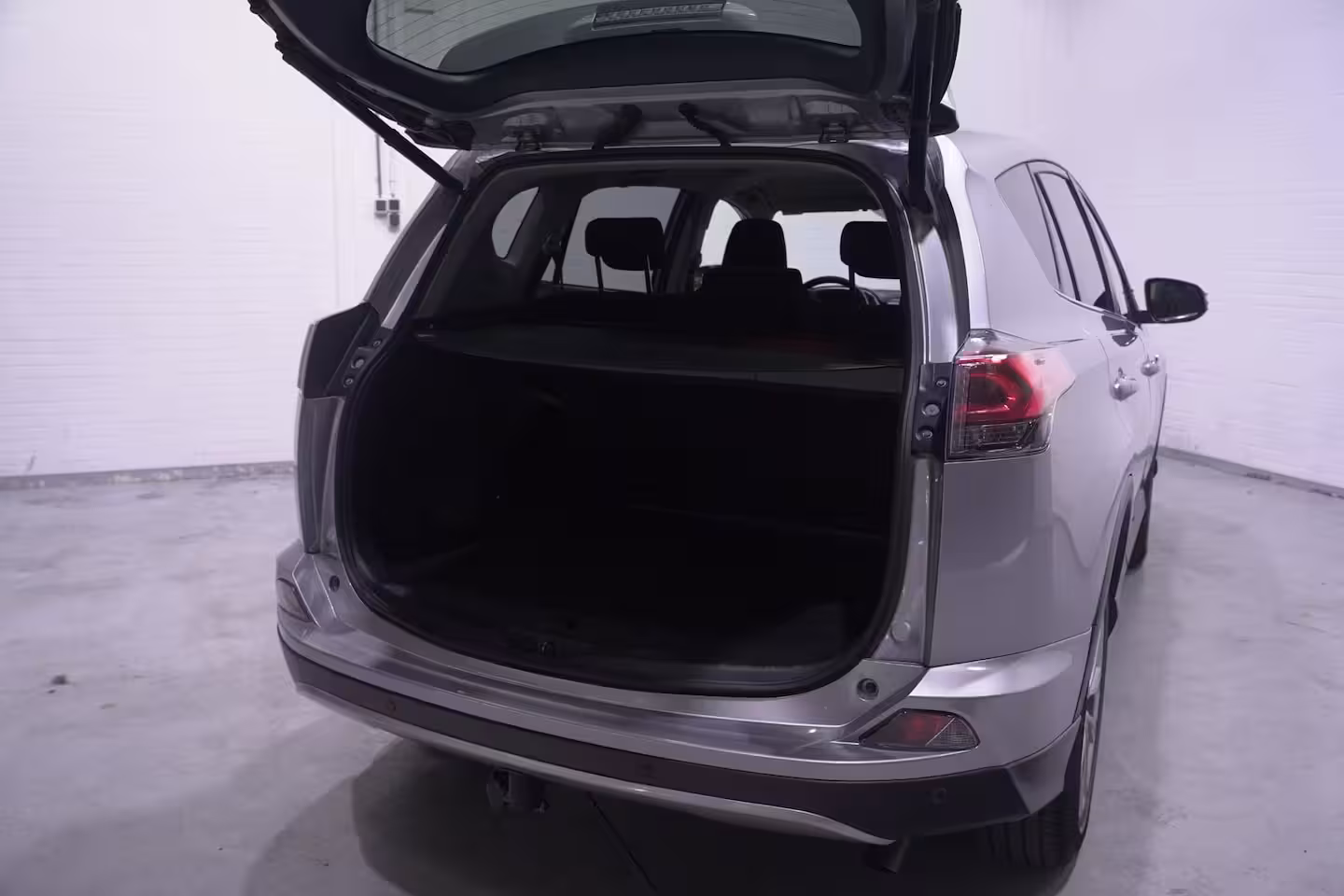 Toyota RAV4 2.5 Hybrid AWD Energy Team-Duitsland navigatie camera 1650kg trekgewicht onderhouds histor