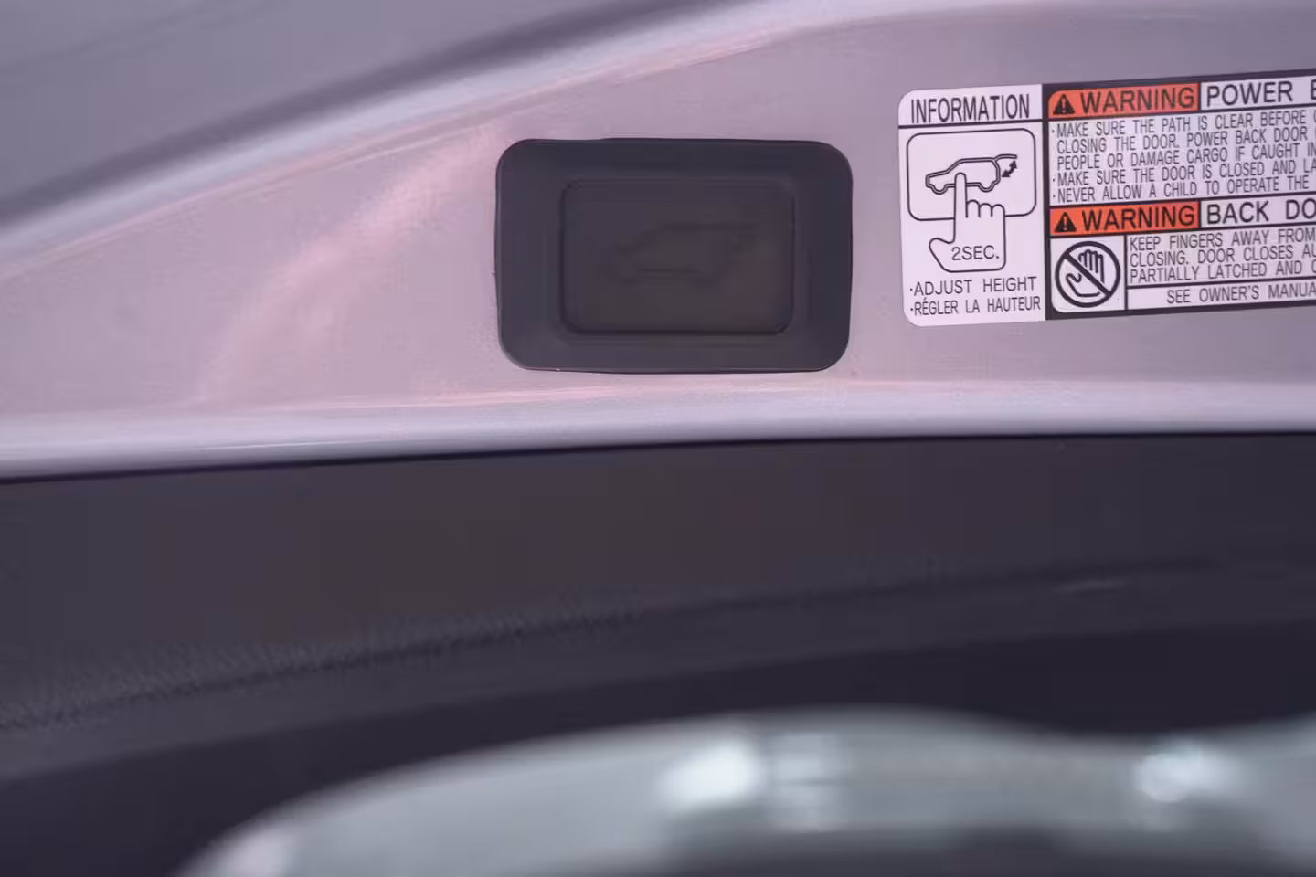 Toyota RAV4 2.5 Hybrid AWD Energy Team-Duitsland navigatie camera 1650kg trekgewicht onderhouds histor