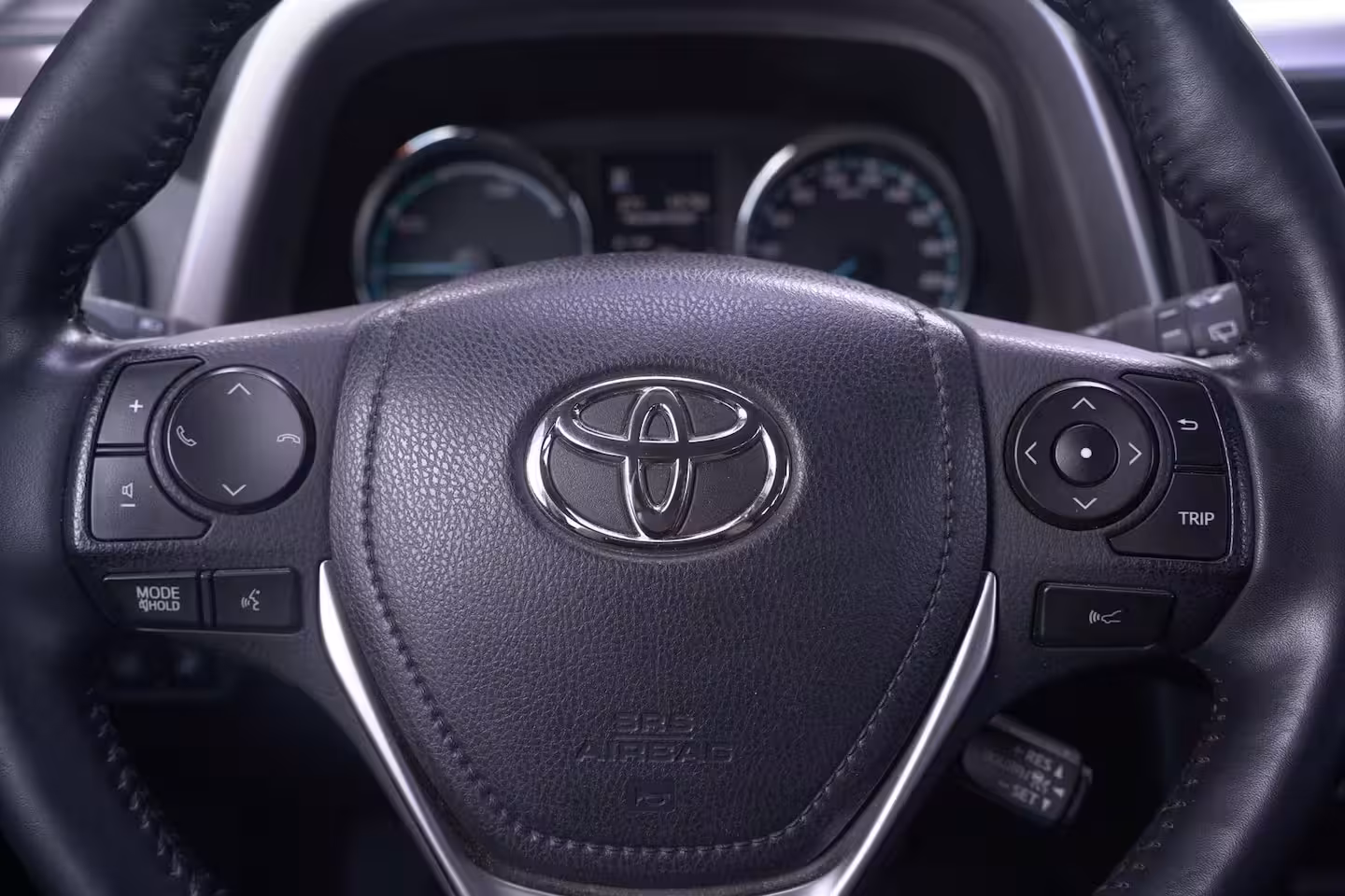 Toyota RAV4 2.5 Hybrid AWD Energy Team-Duitsland navigatie camera 1650kg trekgewicht onderhouds histor