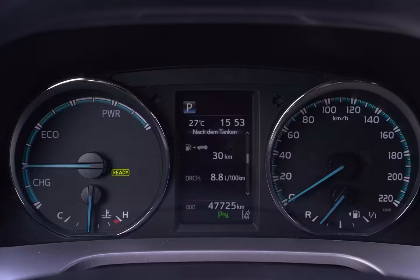 Toyota RAV4 2.5 Hybrid AWD Energy Team-Duitsland navigatie camera 1650kg trekgewicht onderhouds histor