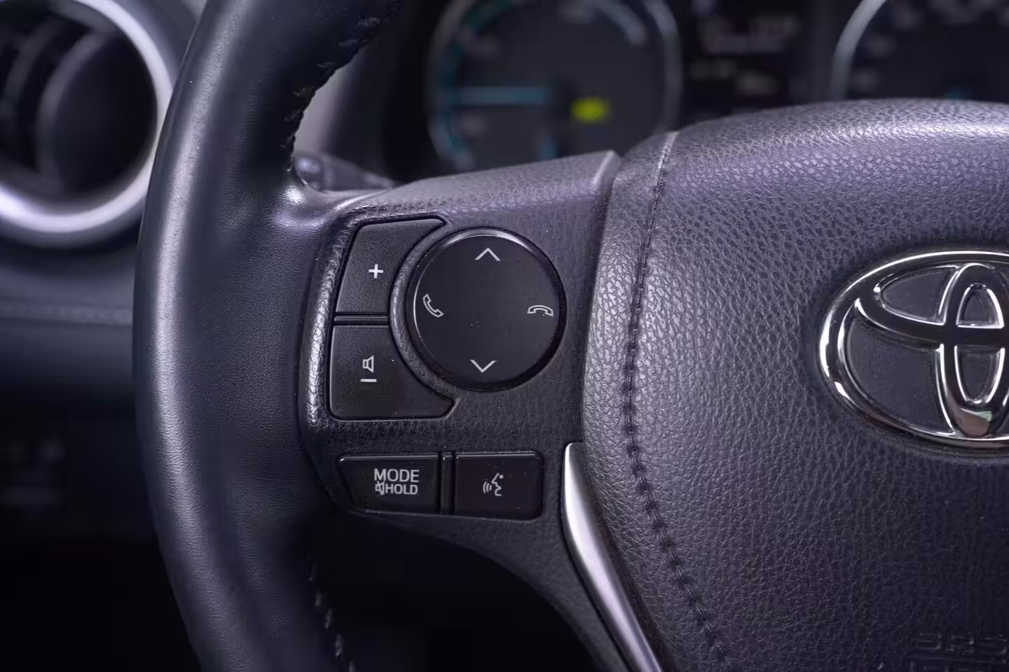 Toyota RAV4 2.5 Hybrid AWD Energy Team-Duitsland navigatie camera 1650kg trekgewicht onderhouds histor