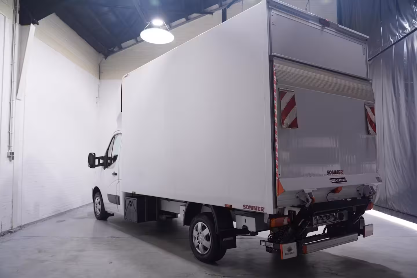 Renault Master 2.3 DCi 163 pk Bakwagen met Laadklep Navi, Airco Apple Carplay, Dakspoiler, Cruise Control
