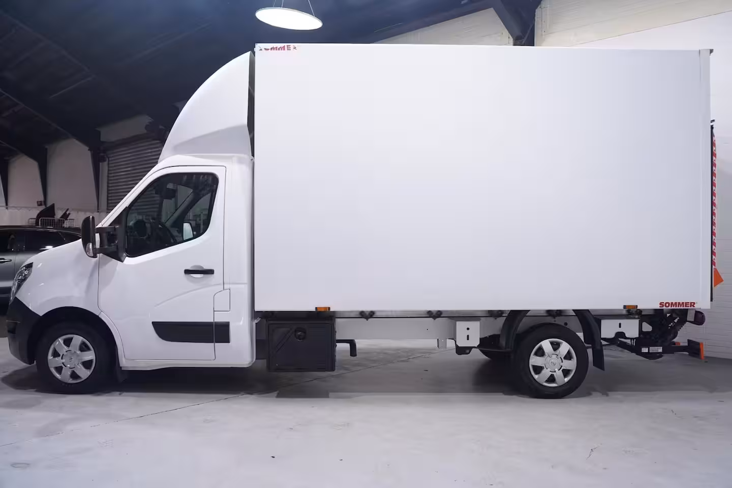 Renault Master 2.3 DCi 163 pk Bakwagen met Laadklep Navi, Airco Apple Carplay, Dakspoiler, Cruise Control