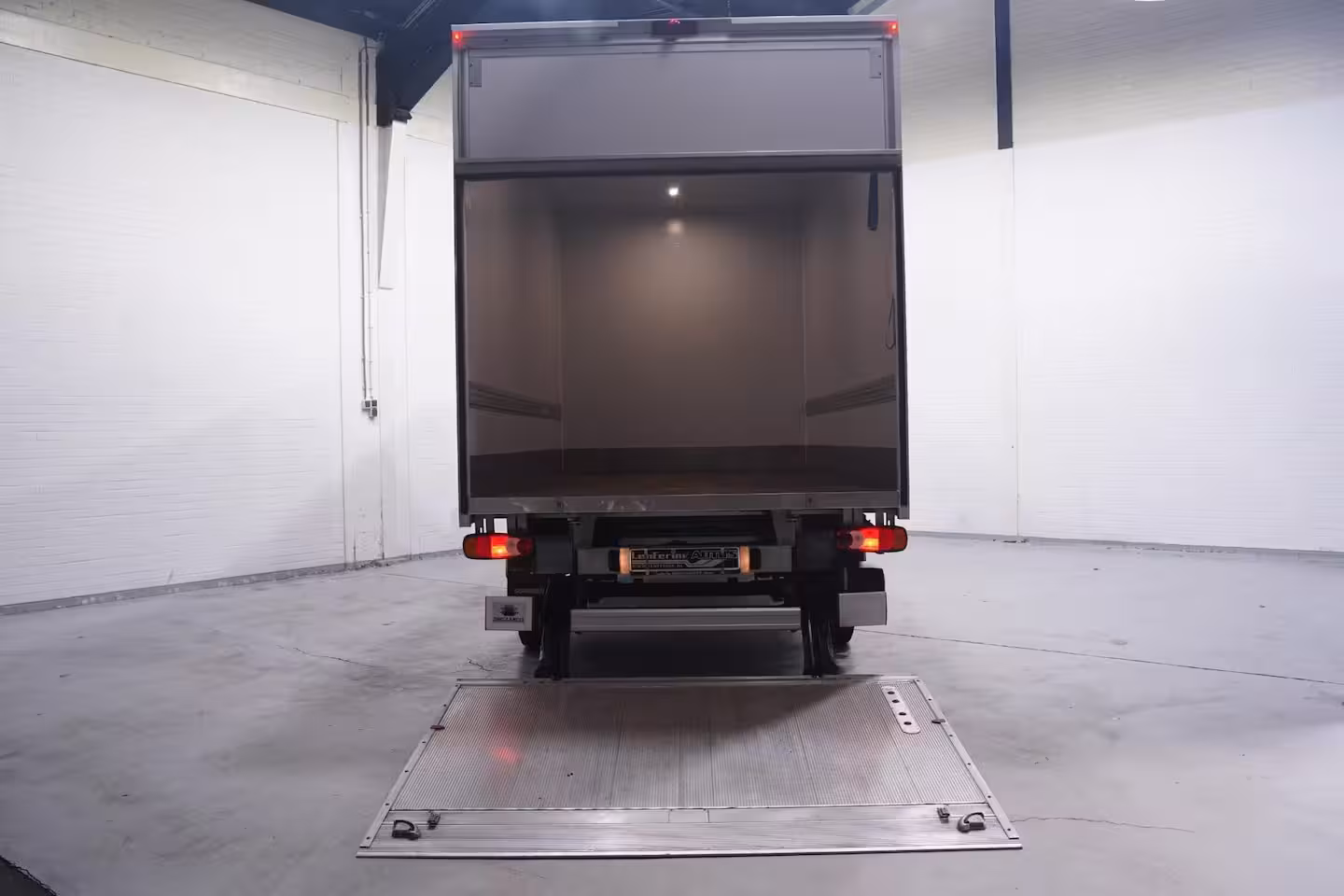 Renault Master 2.3 DCi 163 pk Bakwagen met Laadklep Navi, Airco Apple Carplay, Dakspoiler, Cruise Control