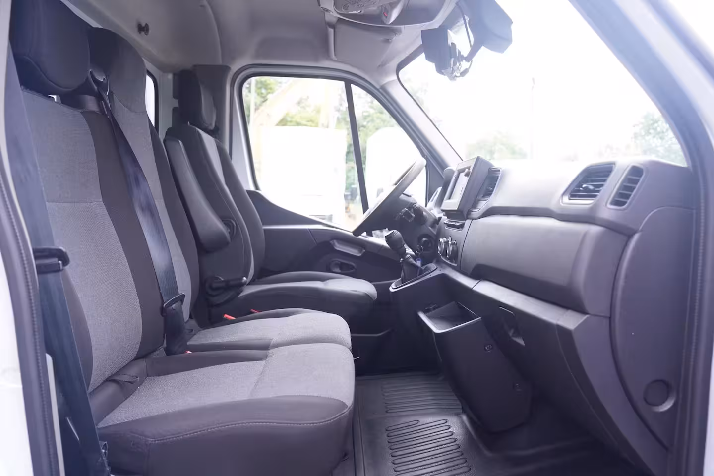 Renault Master 2.3 DCi 163 pk Bakwagen met Laadklep Navi, Airco Apple Carplay, Dakspoiler, Cruise Control