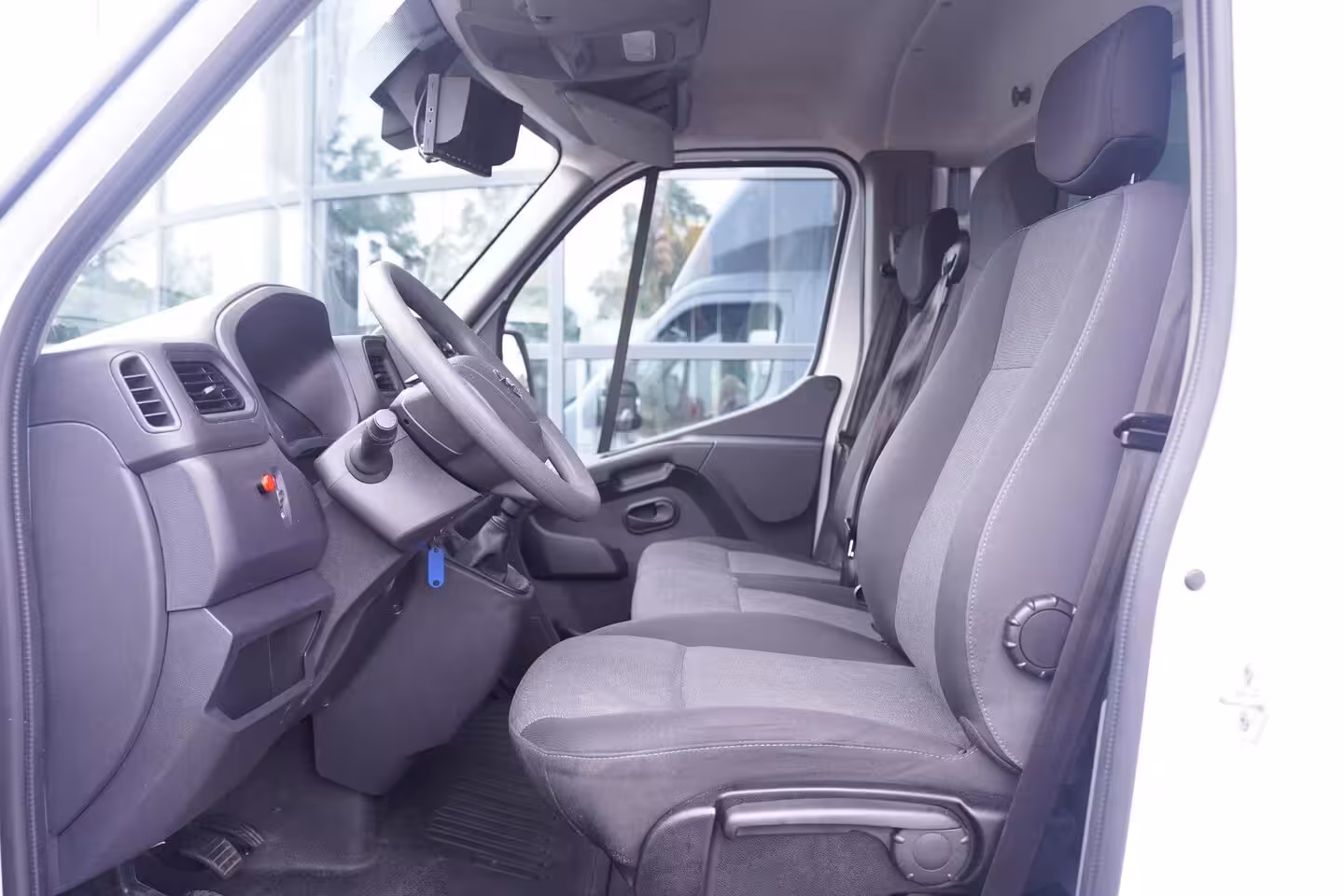 Renault Master 2.3 DCi 163 pk Bakwagen met Laadklep Navi, Airco Apple Carplay, Dakspoiler, Cruise Control