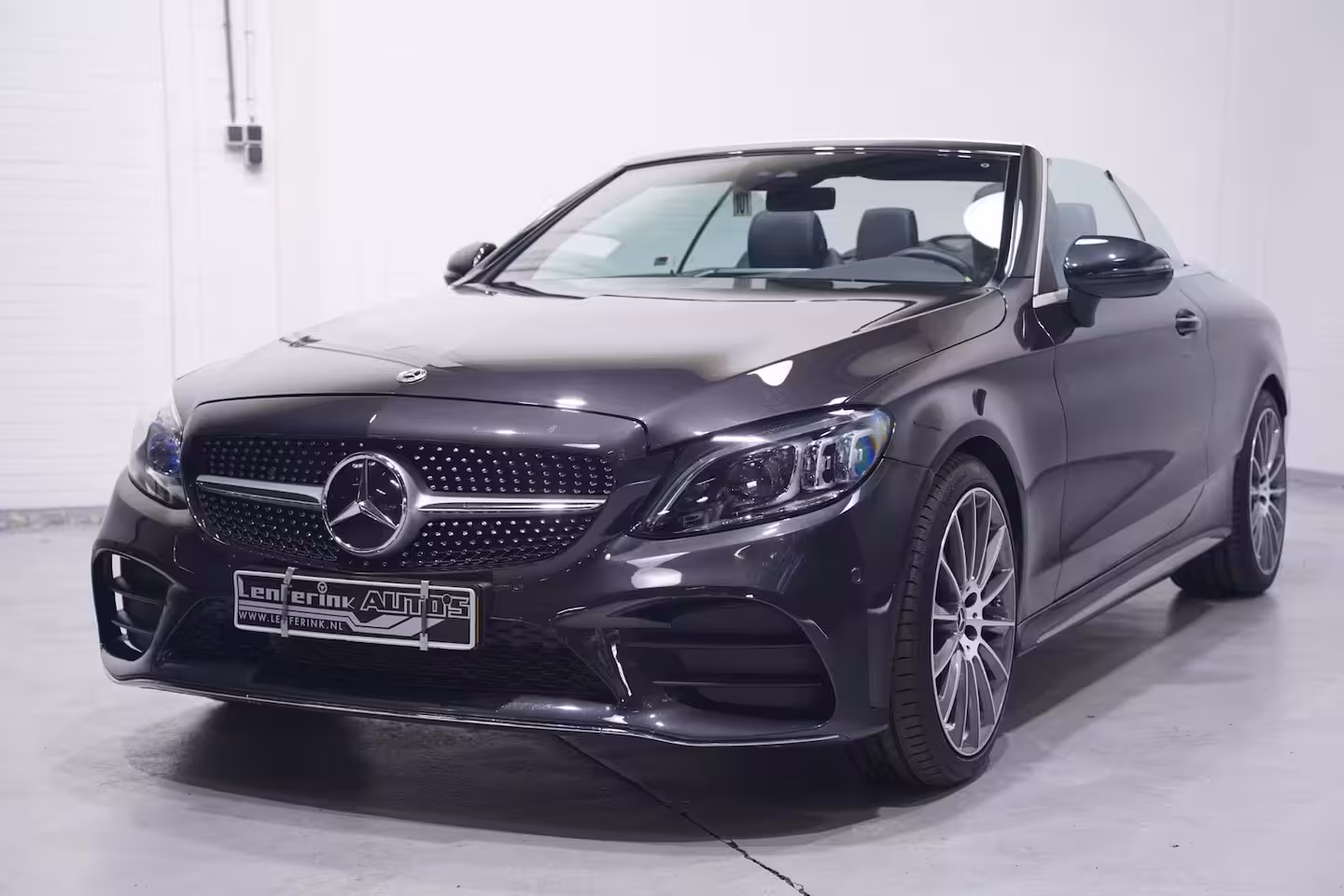 Mercedes-Benz C-klasse Cabrio 180 AMG Line AMG Styling Camera lederen-bekleding Apple Carplay digi-dashboard 18"-lmv spo