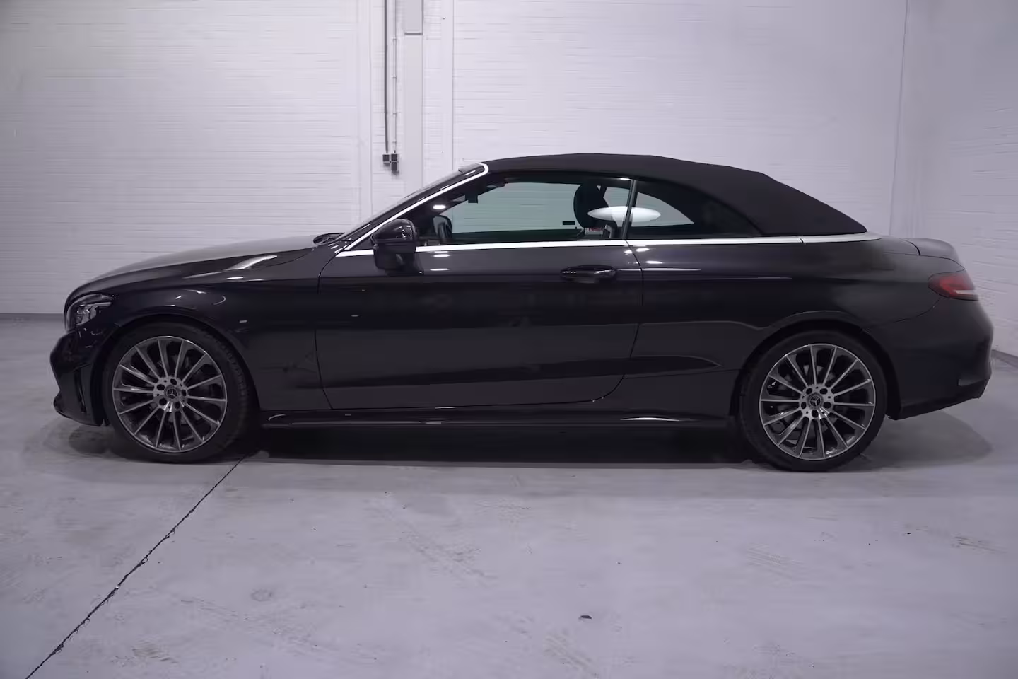 Mercedes-Benz C-klasse Cabrio 180 AMG Line AMG Styling Camera lederen-bekleding Apple Carplay digi-dashboard 18"-lmv spo