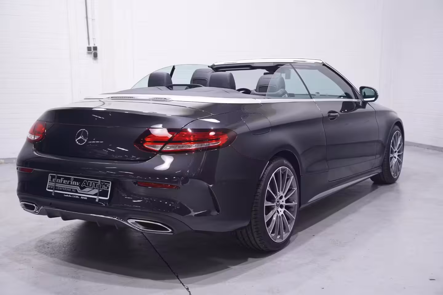 Mercedes-Benz C-klasse Cabrio 180 AMG Line AMG Styling Camera lederen-bekleding Apple Carplay digi-dashboard 18"-lmv spo