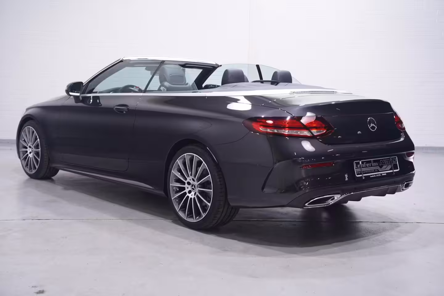 Mercedes-Benz C-klasse Cabrio 180 AMG Line AMG Styling Camera lederen-bekleding Apple Carplay digi-dashboard 18"-lmv spo