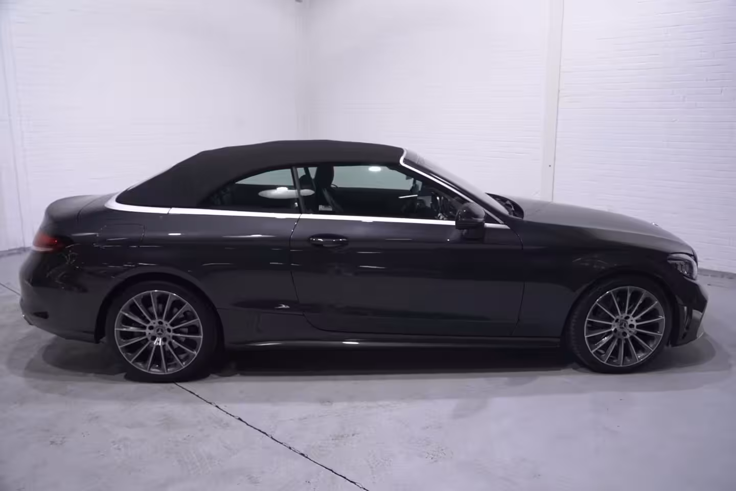 Mercedes-Benz C-klasse Cabrio 180 AMG Line AMG Styling Camera lederen-bekleding Apple Carplay digi-dashboard 18"-lmv spo