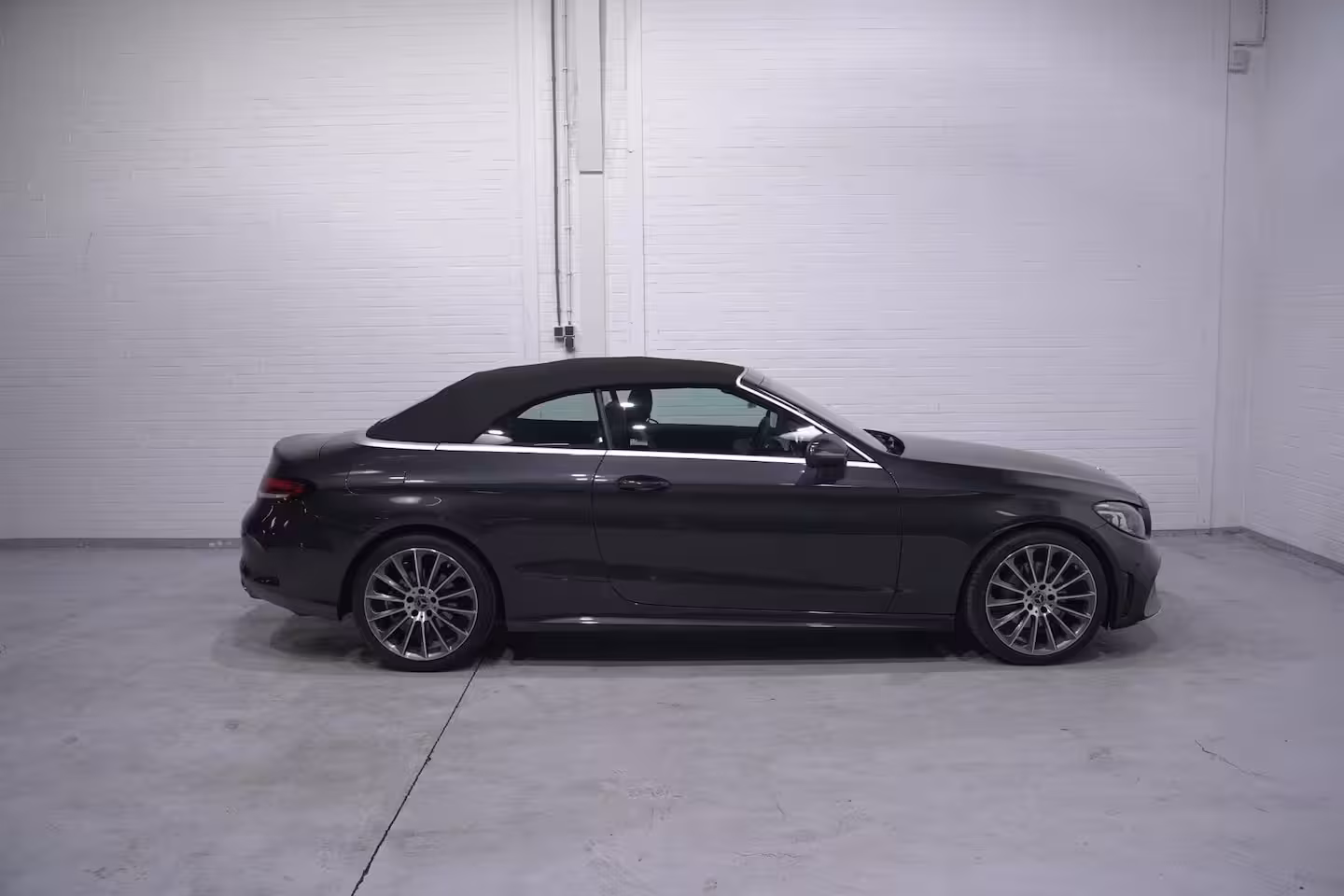 Mercedes-Benz C-klasse Cabrio 180 AMG Line AMG Styling Camera lederen-bekleding Apple Carplay digi-dashboard 18"-lmv spo