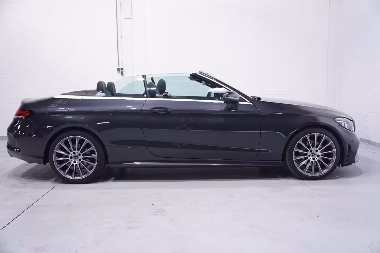Mercedes-Benz C-klasse Cabrio 180 AMG Line AMG Styling Camera lederen-bekleding Apple Carplay digi-dashboard 18"-lmv spo