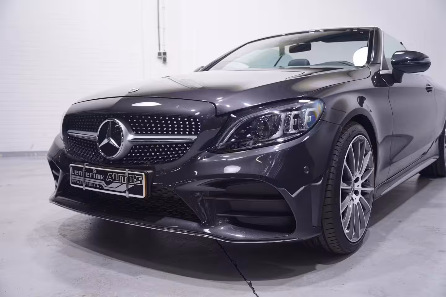 Mercedes-Benz C-klasse Cabrio 180 AMG Line AMG Styling Camera lederen-bekleding Apple Carplay digi-dashboard 18"-lmv spo