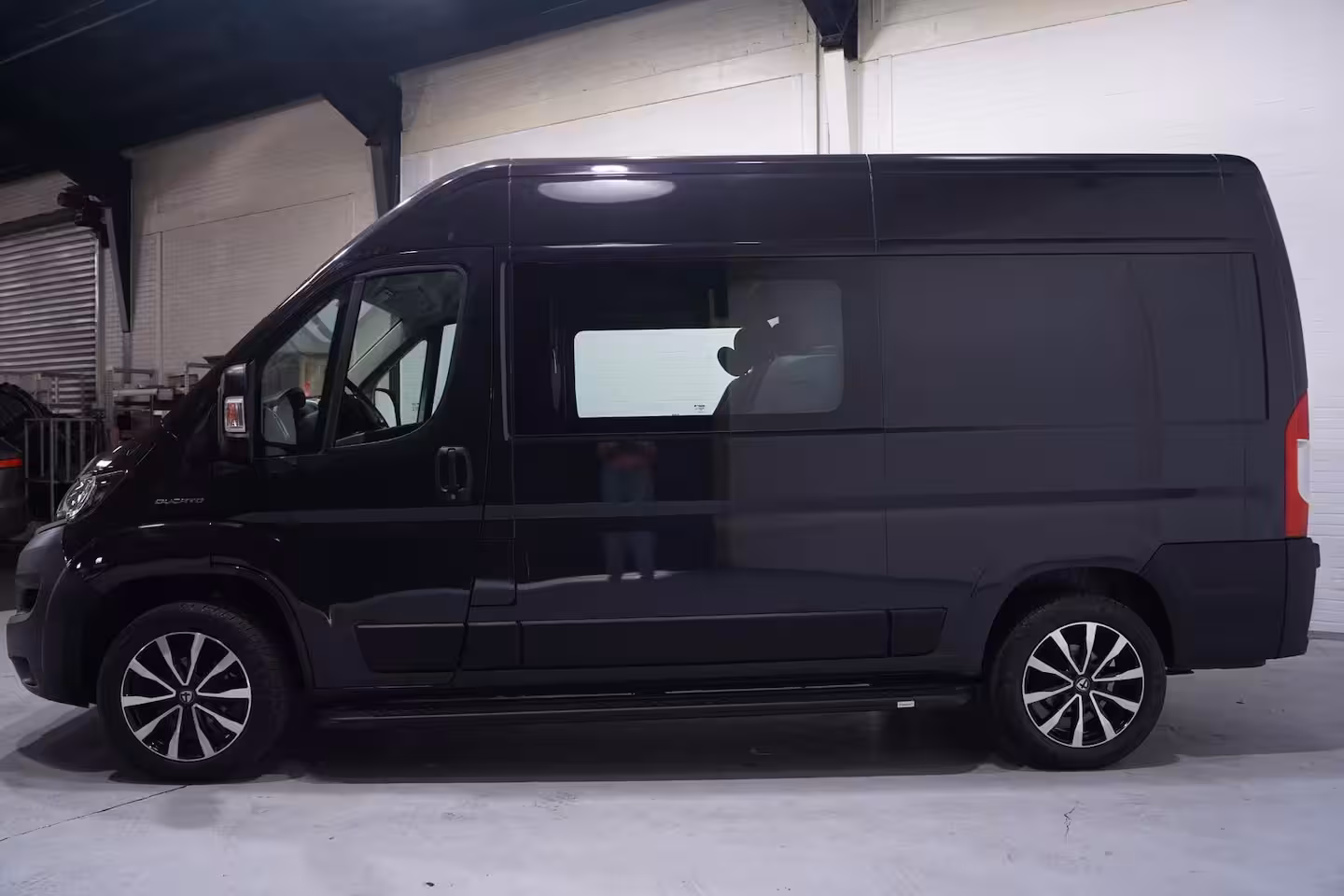 Fiat Ducato 2.3 MultiJet 120 pk Dubbel Cabine L2H2 Navi Camera, Cruise Control, Trekhaak 2.500 kg, 6-Z