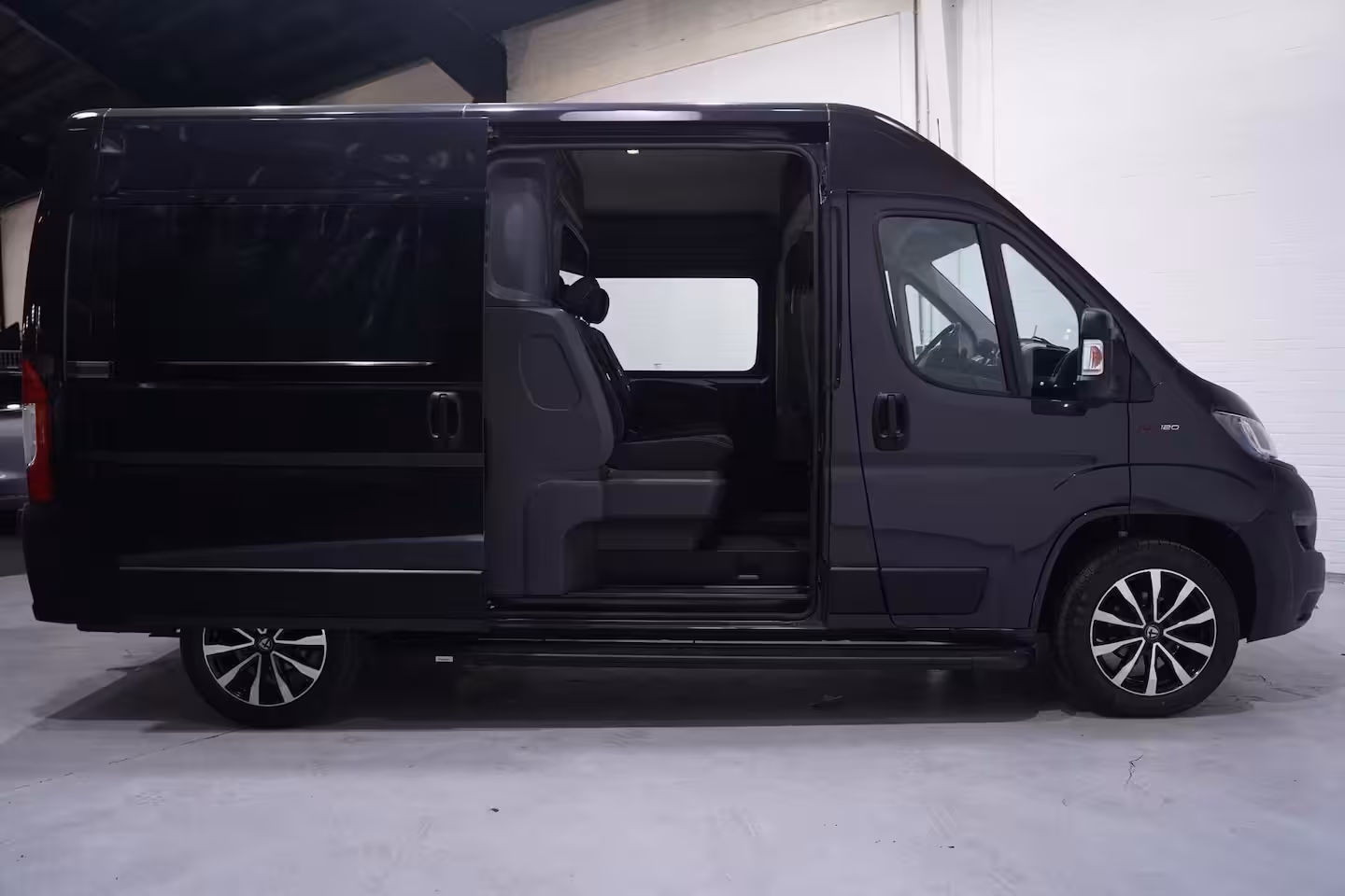 Fiat Ducato 2.3 MultiJet 120 pk Dubbel Cabine L2H2 Navi Camera, Cruise Control, Trekhaak 2.500 kg, 6-Z