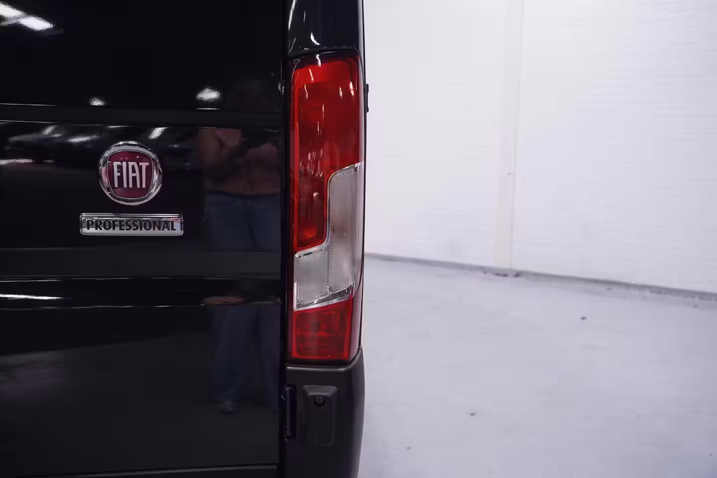 Fiat Ducato 2.3 MultiJet 120 pk Dubbel Cabine L2H2 Navi Camera, Cruise Control, Trekhaak 2.500 kg, 6-Z