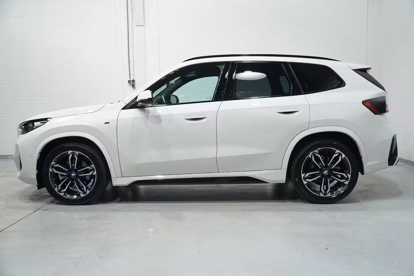 BMW X1 sDrive20i M Sport Panodak Led koplampen Camera Shadowline Stuur- en stoelverwarming 19 Inc