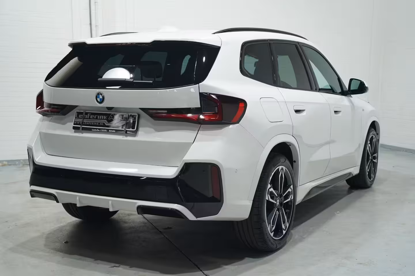 BMW X1 sDrive20i M Sport Panodak Led koplampen Camera Shadowline Stuur- en stoelverwarming 19 Inc