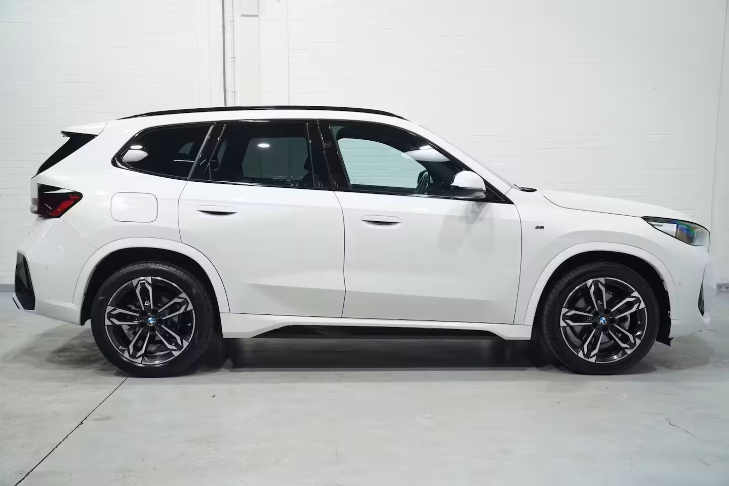 BMW X1 sDrive20i M Sport Panodak Led koplampen Camera Shadowline Stuur- en stoelverwarming 19 Inc