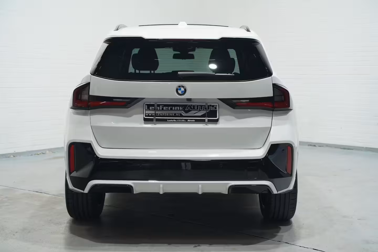 BMW X1 sDrive20i M Sport Panodak Led koplampen Camera Shadowline Stuur- en stoelverwarming 19 Inc