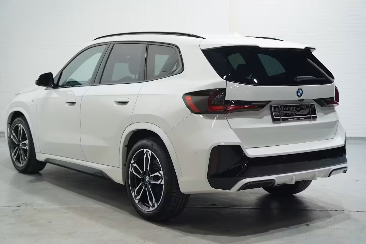 BMW X1 sDrive20i M Sport Panodak Led koplampen Camera Shadowline Stuur- en stoelverwarming 19 Inc