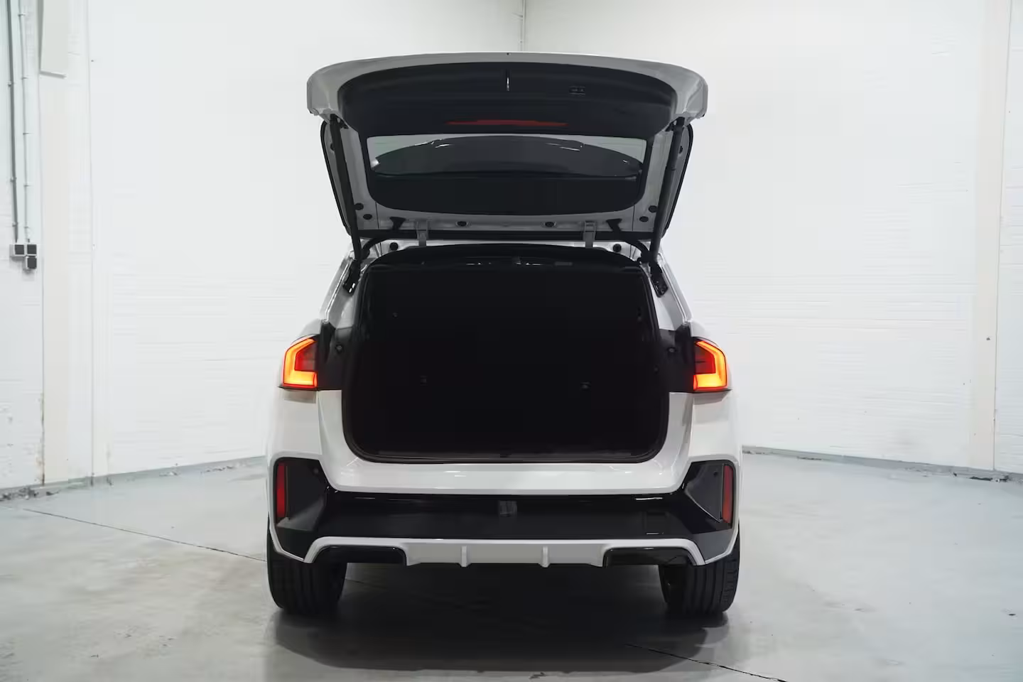 BMW X1 sDrive20i M Sport Panodak Led koplampen Camera Shadowline Stuur- en stoelverwarming 19 Inc