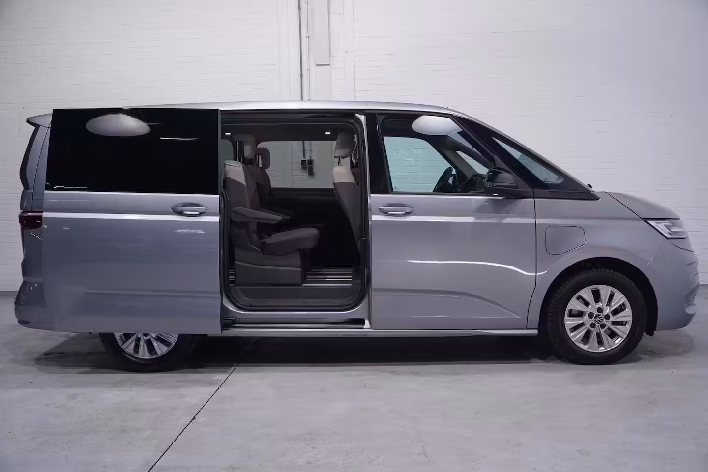 Volkswagen Multivan 1.4 eHybrid L2H1 Style NAP SOH 100% Iq Light Panodak Trekhaak Apple Carplay Camera