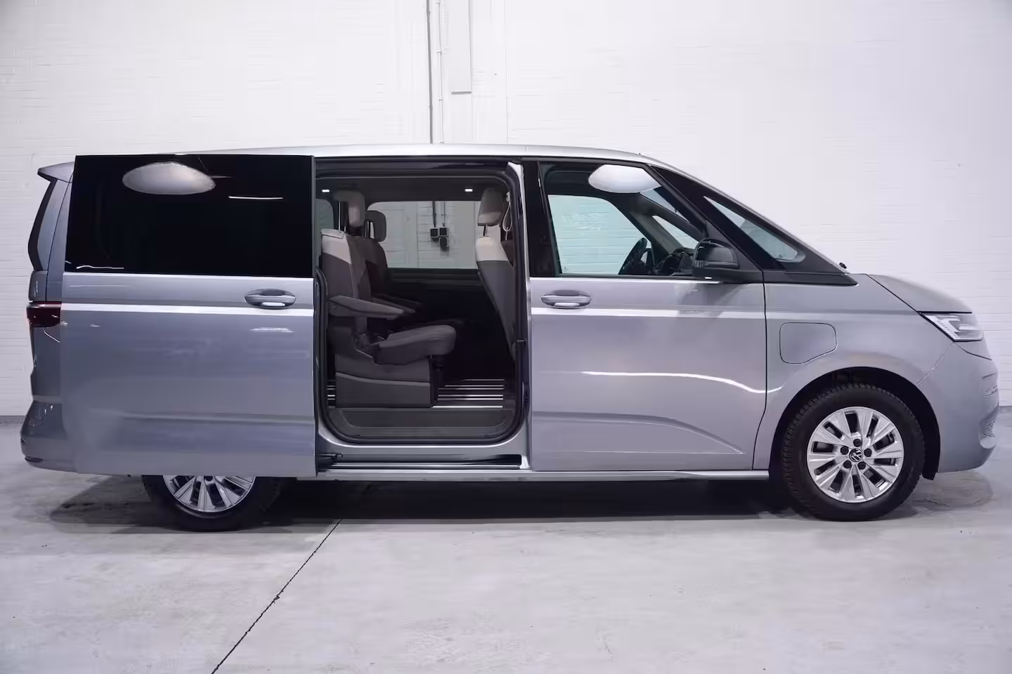 Volkswagen Multivan 1.4 eHybrid L2H1 Style NAP SOH 100% Iq Light Panodak Trekhaak Apple Carplay Camera