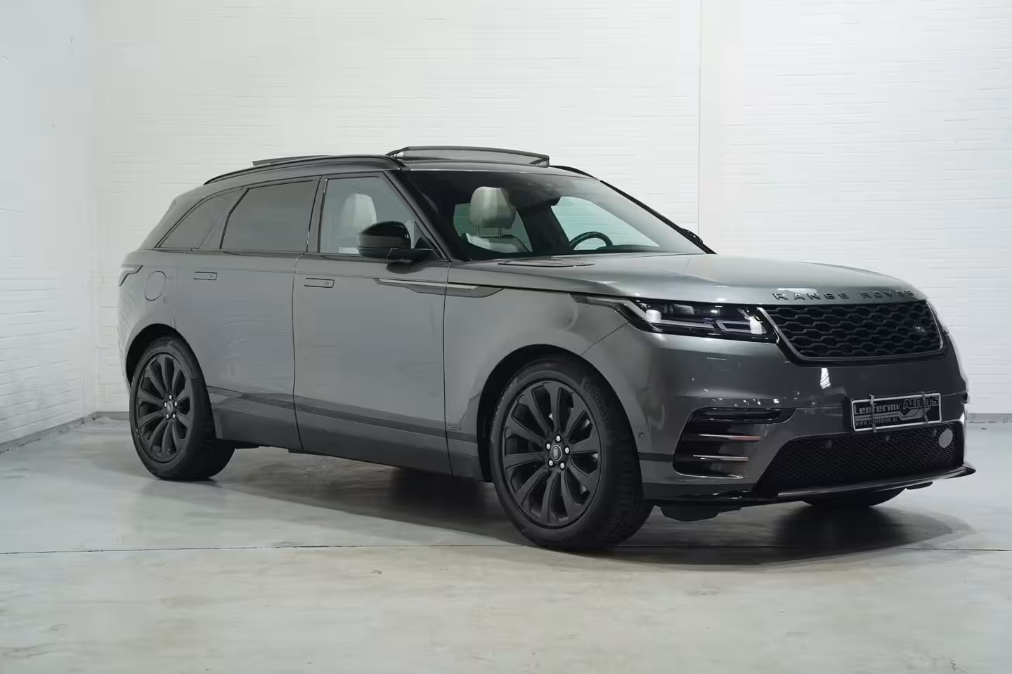 Land Rover Range Rover Velar 300D 3.0 V6 D300 R-Dynamic R-Dynamic Luchtvering stoelen electrisch bedienbaar L-memory pr