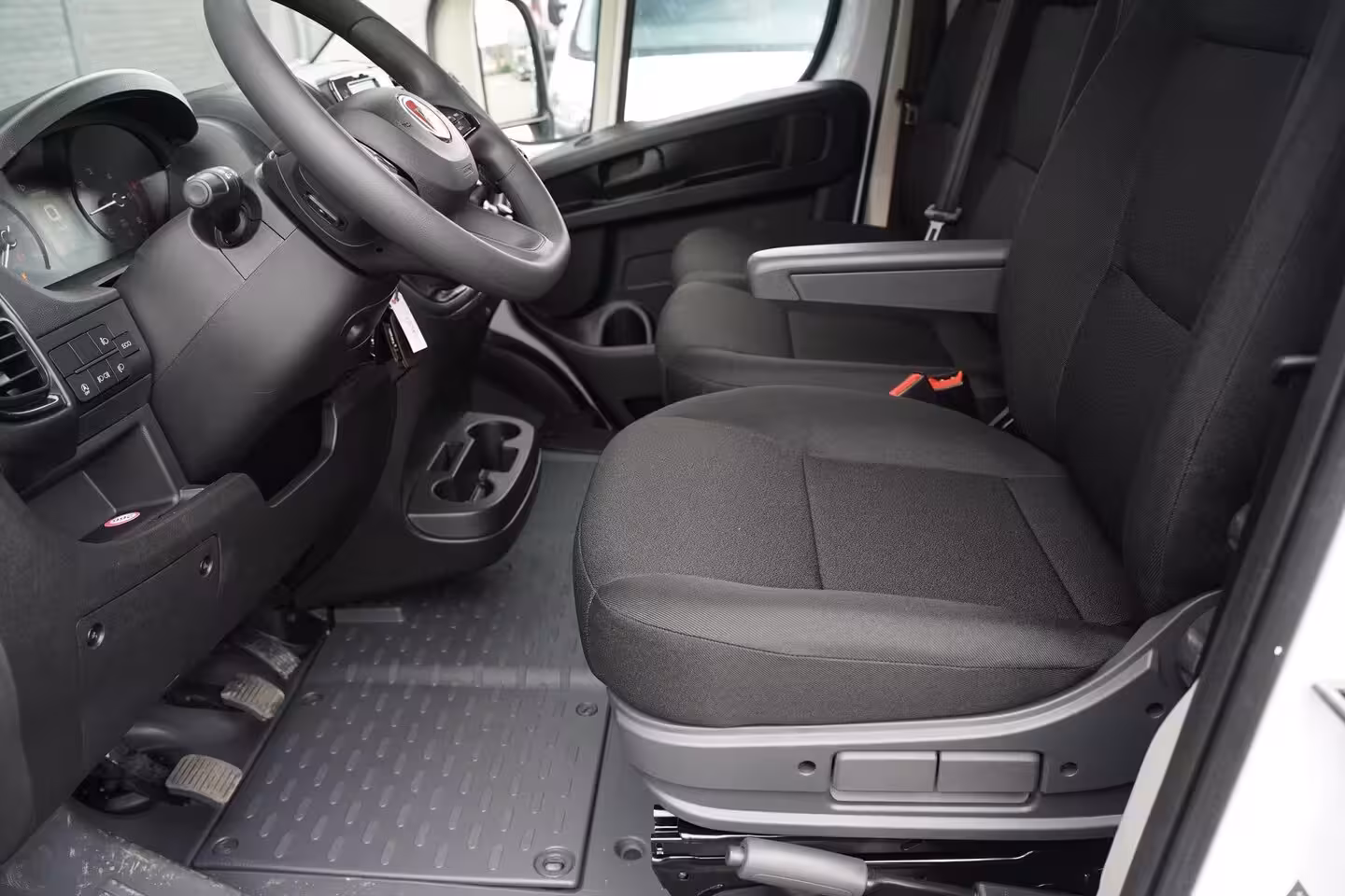 Fiat Ducato 2.2 MJet 140 pk L4 Pick Up / Open Laadbak Airco, Cruise Control, 3-Zits, LxBxH 420x202x40