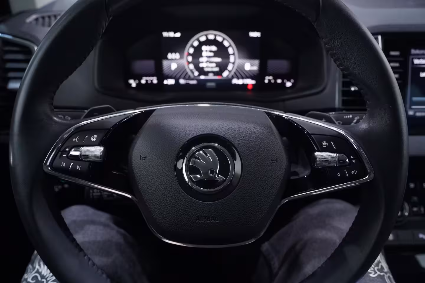 Skoda Karoq 1.5 TSI ACT Business Edition Plus NAP Clima Winterpakket Navi Camera PDC v+a Voorruitverwa