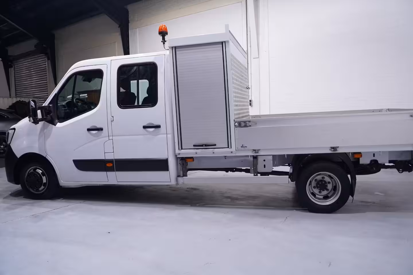 Renault Master 2.3 dCi 145 pk Pick Up / Open Laadbak 6-Zits Airco, Trekhaak 3.500 kg, LxBxH 245x208x38 cm