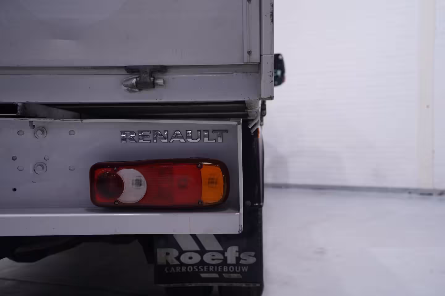 Renault Master 2.3 dCi 145 pk Pick Up / Open Laadbak 6-Zits Airco, Trekhaak 3.500 kg, LxBxH 245x208x38 cm