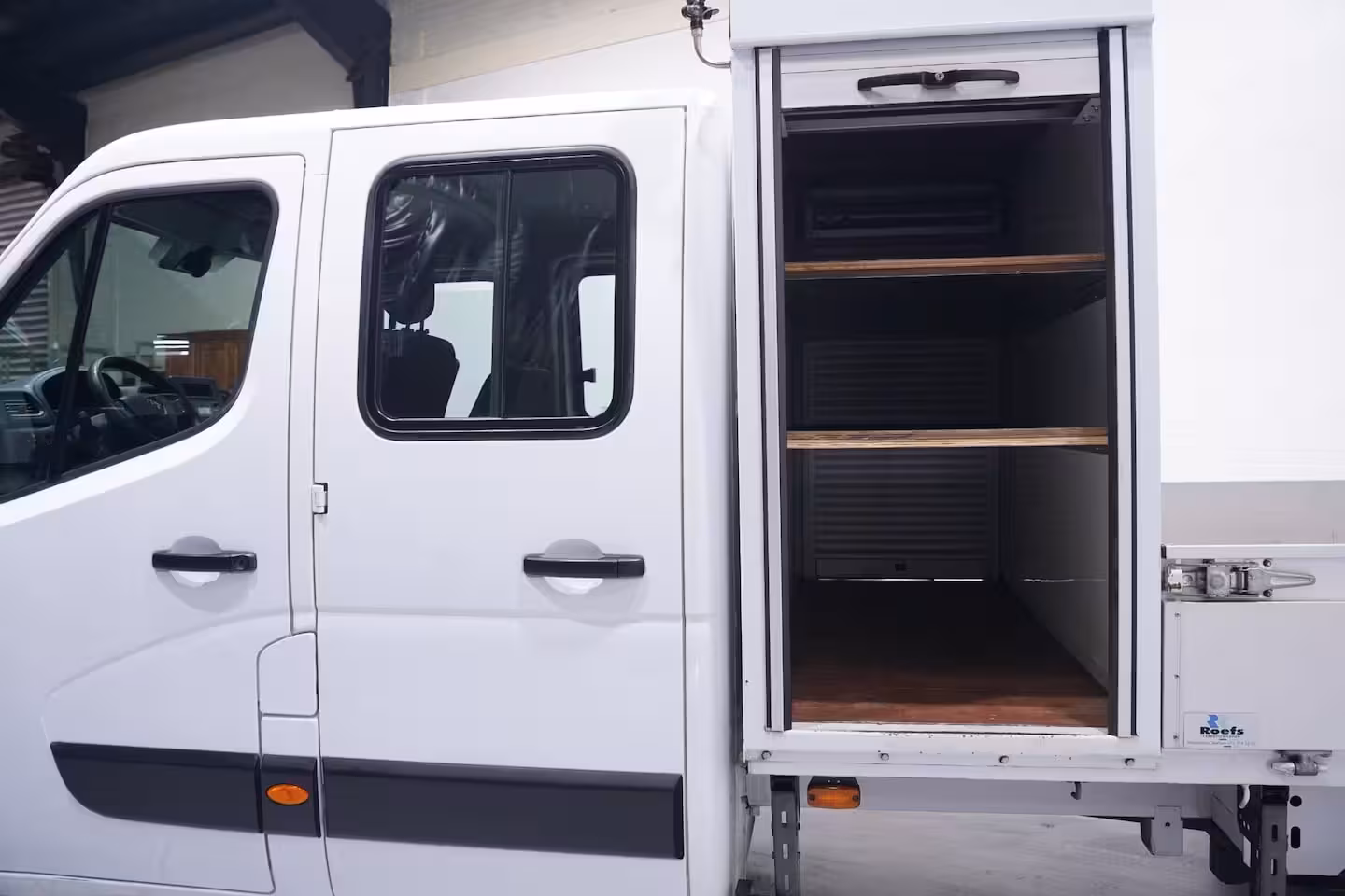 Renault Master 2.3 dCi 145 pk Pick Up / Open Laadbak 6-Zits Airco, Trekhaak 3.500 kg, LxBxH 245x208x38 cm